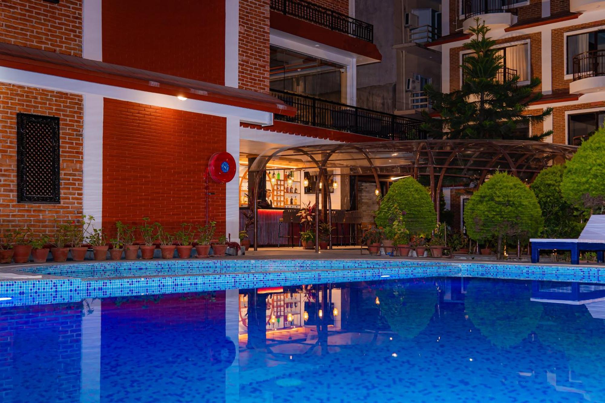 Temple Himalaya Hotel & Spa Pokhara Exterior foto